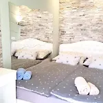 Villa Welcoming In With Pool And Sea View Vantacici
