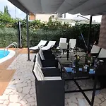 Welcoming In With Pool And Sea View Vantacici