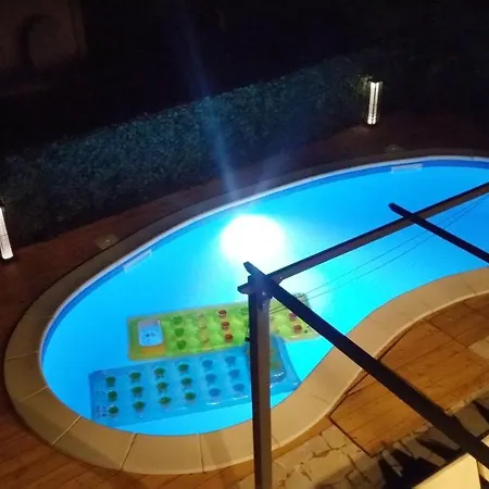 Welcoming In With Pool And Sea View فانتاسيسي