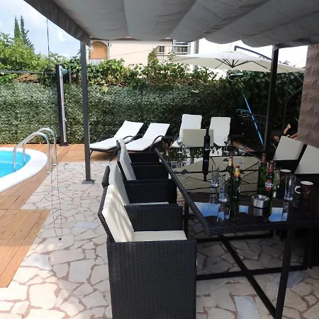 Welcoming In With Pool And Sea View فانتاسيسي