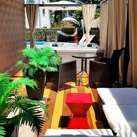 Welcoming In With Pool And Sea View فانتاسيسي
