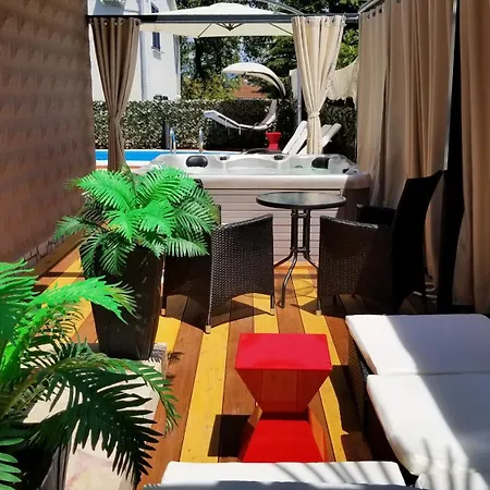 فيلة Welcoming In With Pool And Sea View فانتاسيسي