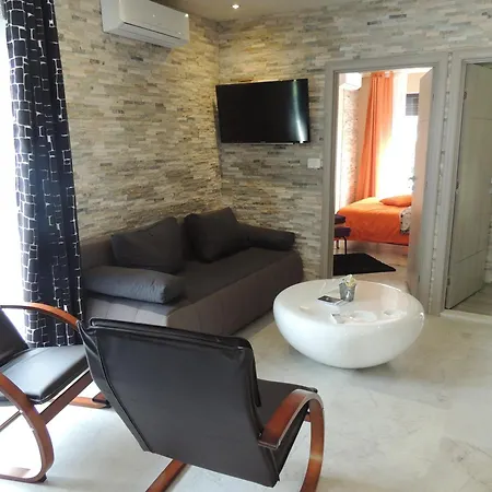 Welcoming In With Pool And Sea View
