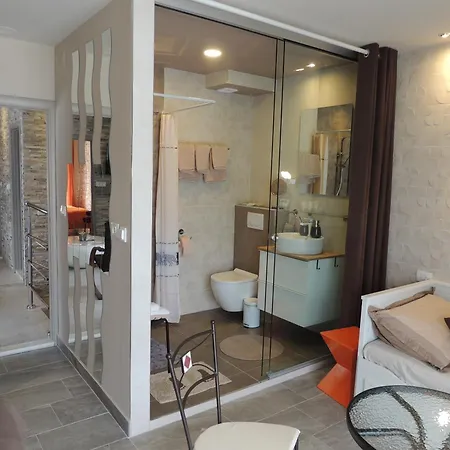 Welcoming In With Pool And Sea View فيلة *