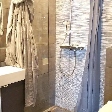 Welcoming In With Pool And Sea View