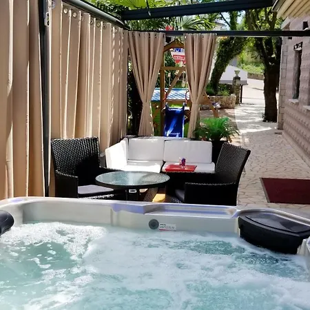 Welcoming In With Pool And Sea View Vantacici