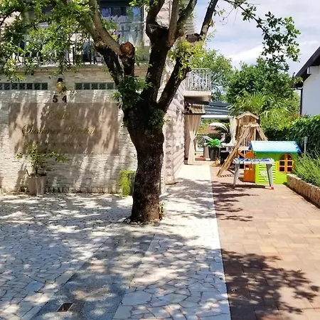 Welcoming In With Pool And Sea View Vila *