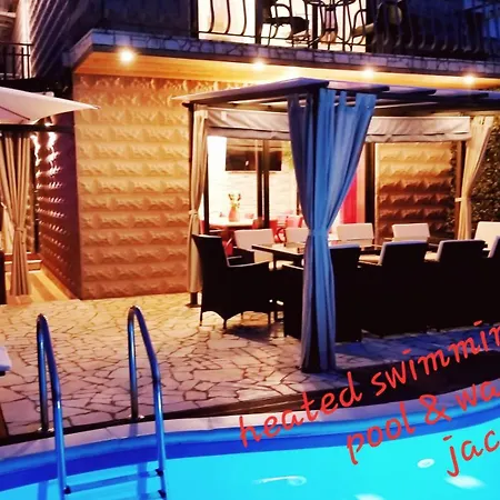 Welcoming In With Pool And Sea View Vila