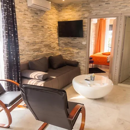 Welcoming In With Pool And Sea View Vantačići