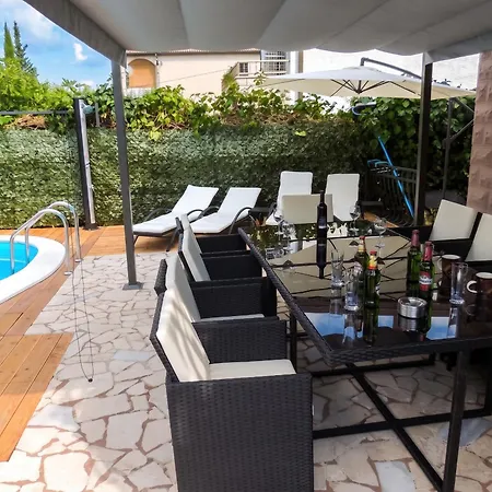 Welcoming In With Pool And Sea View Villa