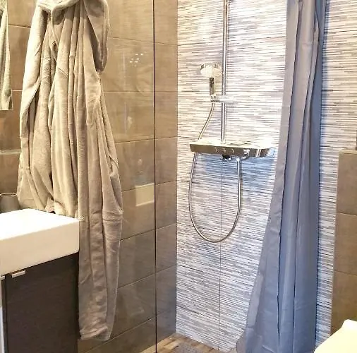Welcoming In With Pool And Sea View