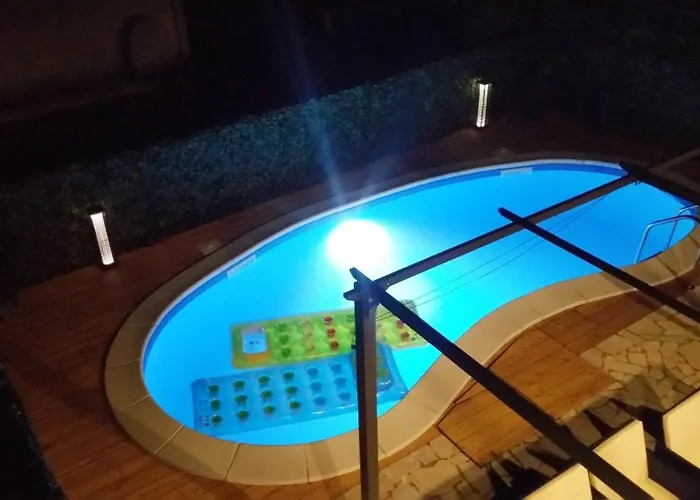 Welcoming In With Pool And Sea View Vantacici
