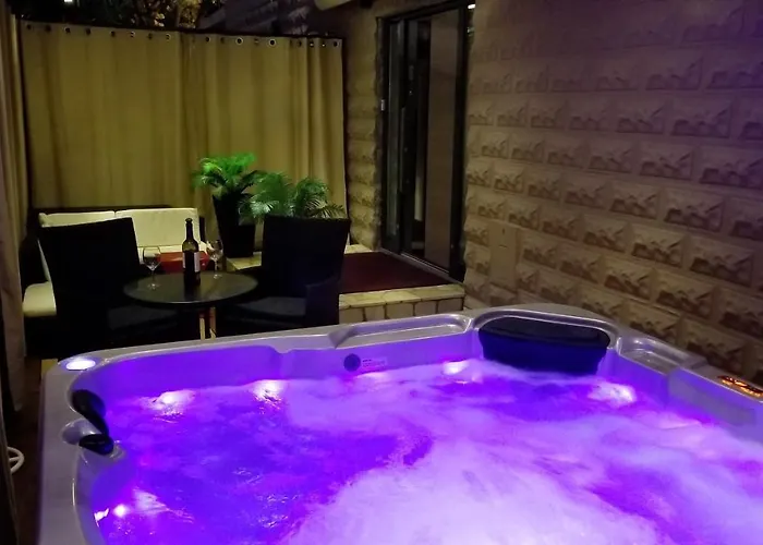 Vila Welcoming In With Pool And Sea View *