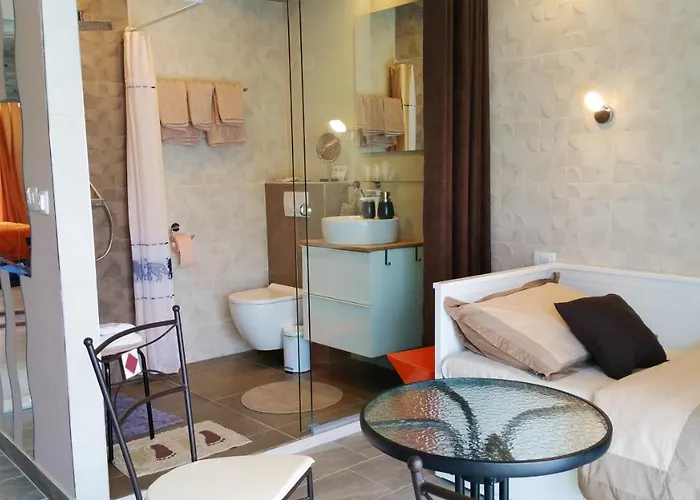 Welcoming In With Pool And Sea View 别墅 万塔西西