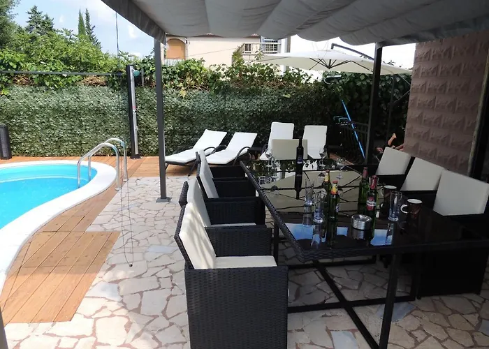 Welcoming In With Pool And Sea View Vantacici