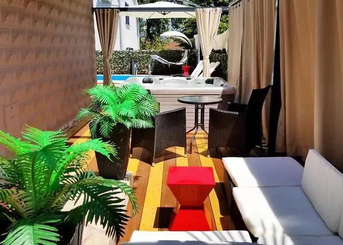 Welcoming In With Pool And Sea View Vantacici