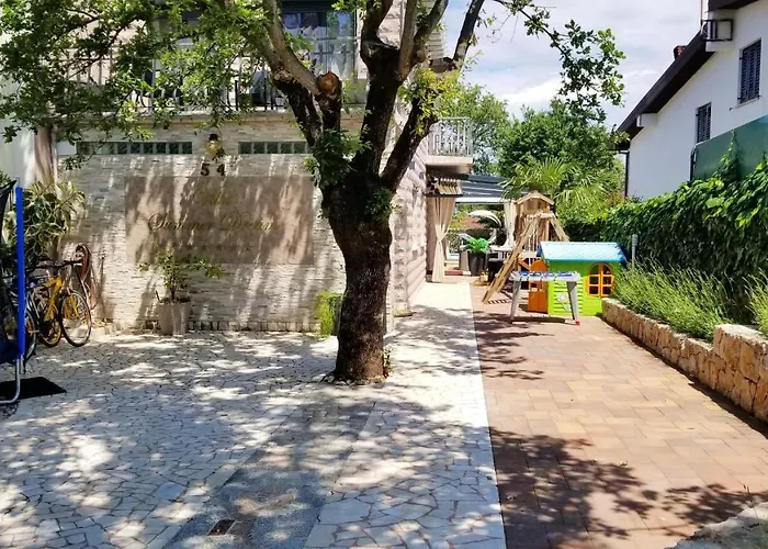 Welcoming In With Pool And Sea View Vila *