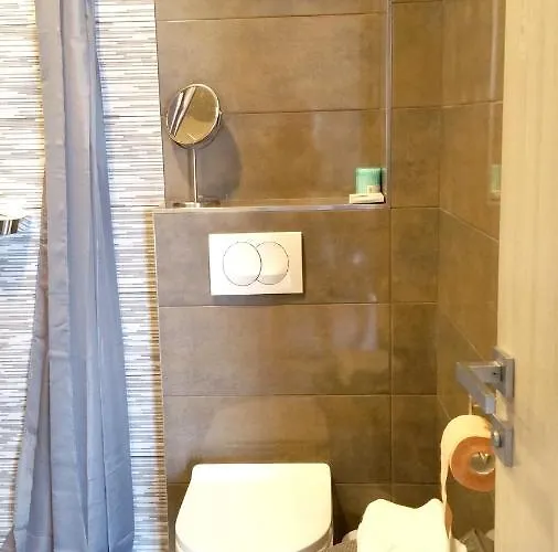 Welcoming In With Pool And Sea View Vila